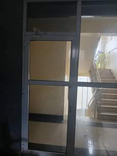 A picture of Mlango wa aluminum
