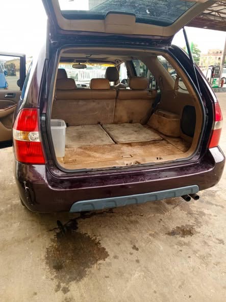 A picture of Acura MDX AC needs attention Engine Gear perfect 2 4m