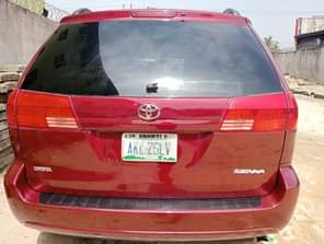 A picture of EXTREMELY CLEAN 2005 MODEL TOYOTA SIENNA Sound Engine Smooth Gear