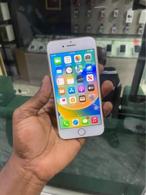 A picture of iPhone 8G