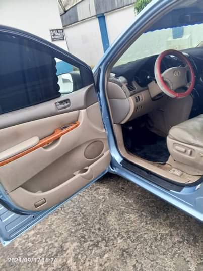 A picture of  NEATLY USED 2005 MODEL TOYOTA SIENNA Sweet interior Untampered