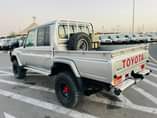 A picture of Toyota landcruser pickup year 2016 double cabin V8 diesel right