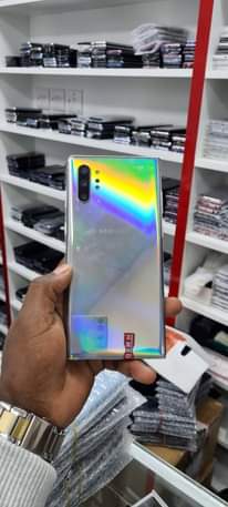 A picture of UK used original phones