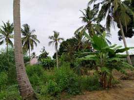 A picture of KIWANJA KIKUBWA KARIBU NA BARABARA