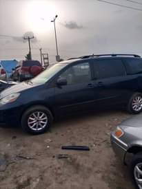 A picture of Clean big sienna 2005 Everything works perfectly Engine and gear