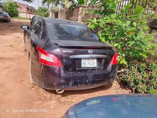 A picture of Nissan Maxima 2010