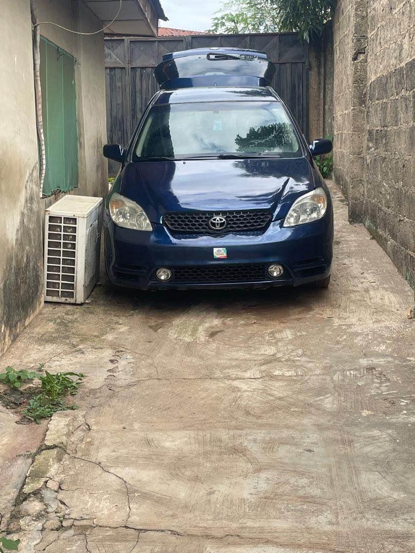 A picture of Toyota matrix 05