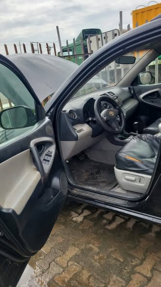 A picture of 2008 rav4