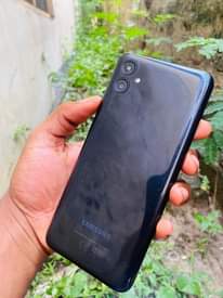 A picture of Samsung a04e