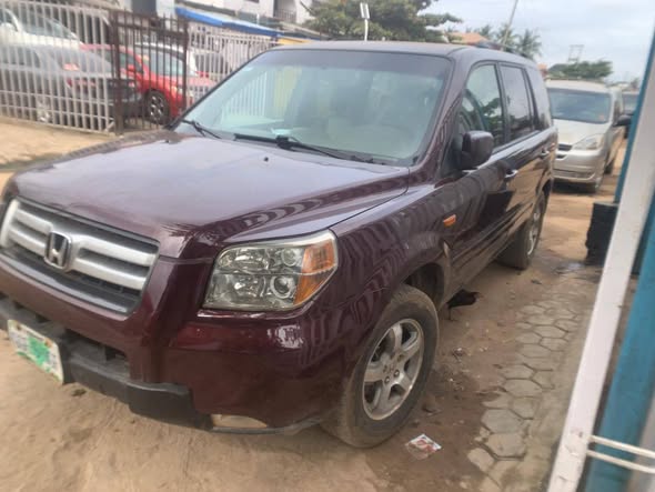 A picture of 2005 Honda pilot