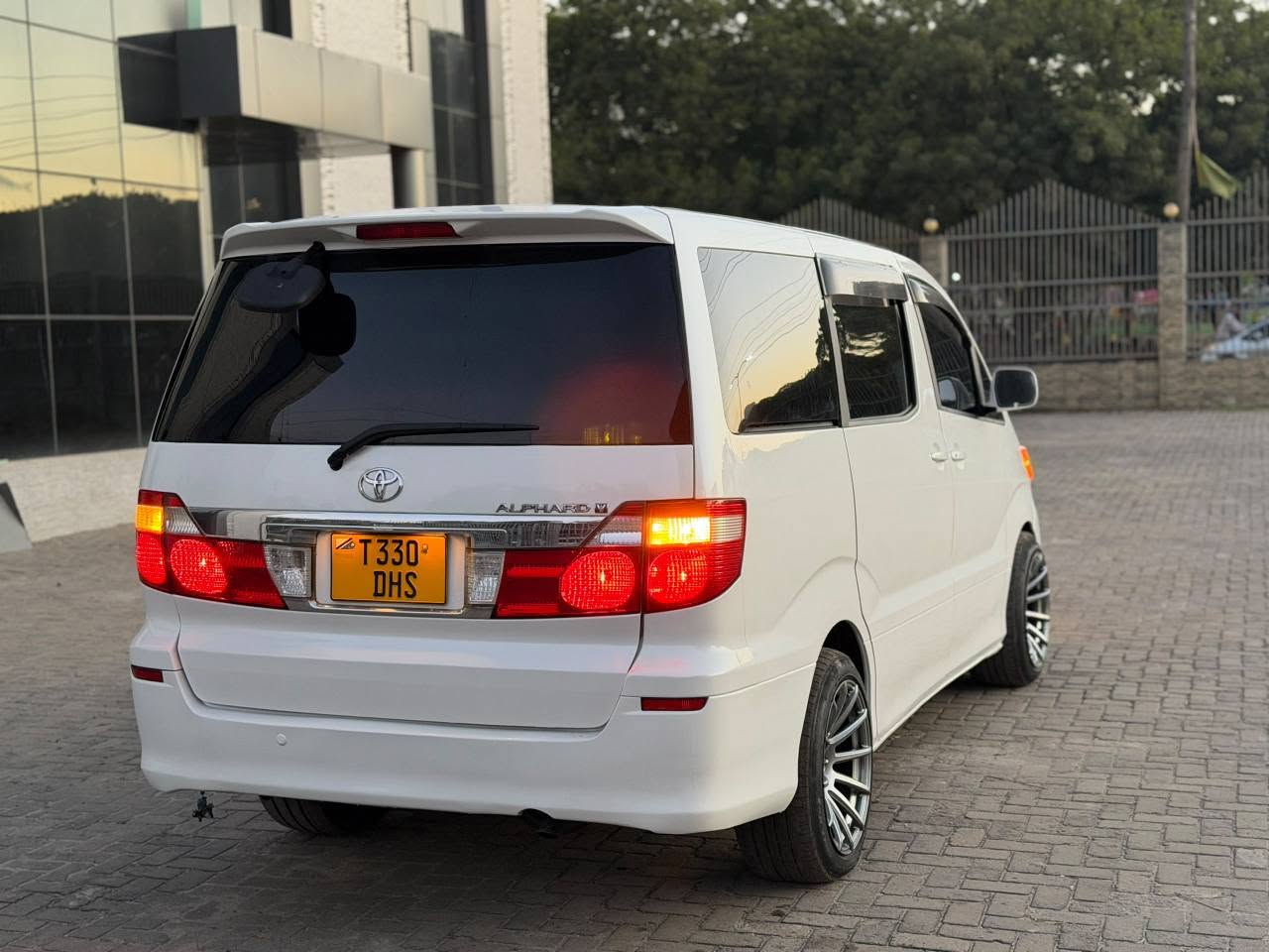 A picture of TOYOTA ALFARD
