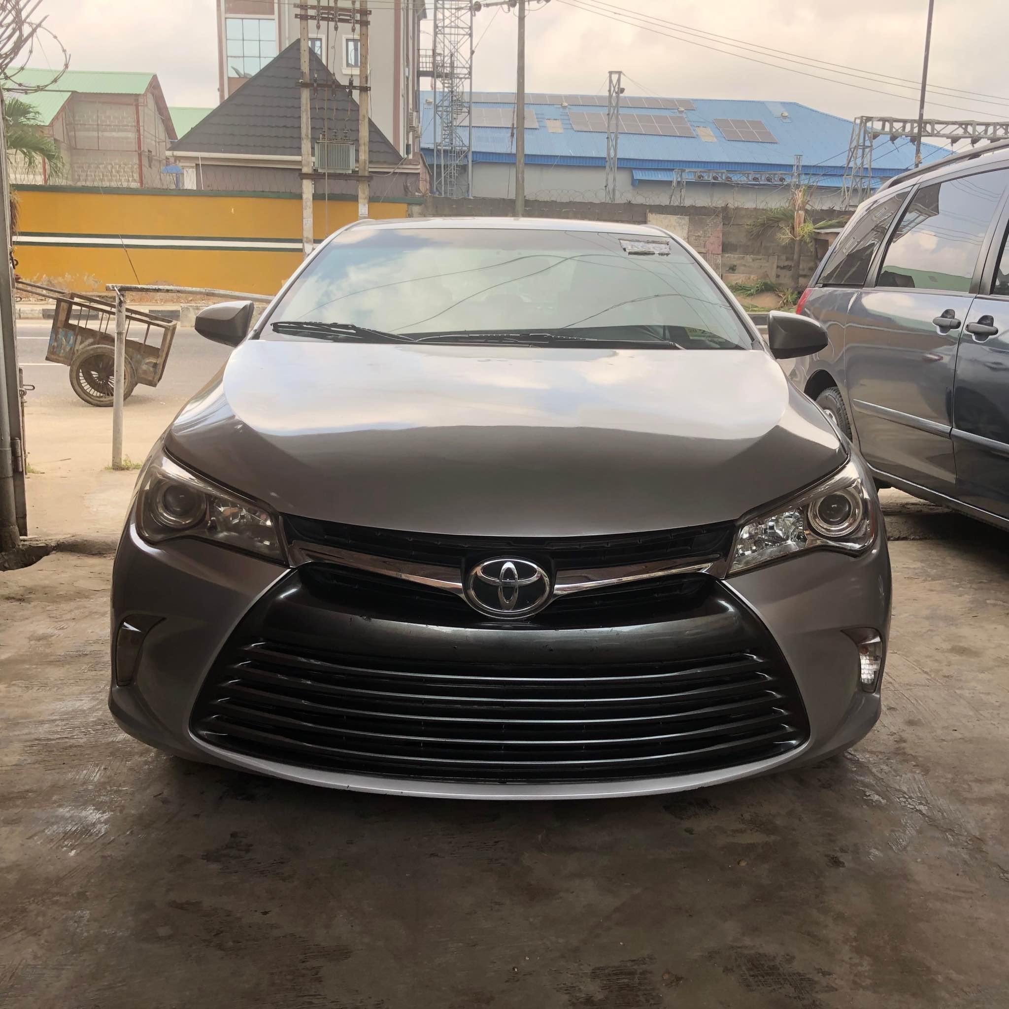 A picture of Toyota Camry 2016