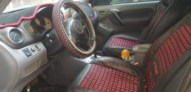 A picture of Toyota rav4