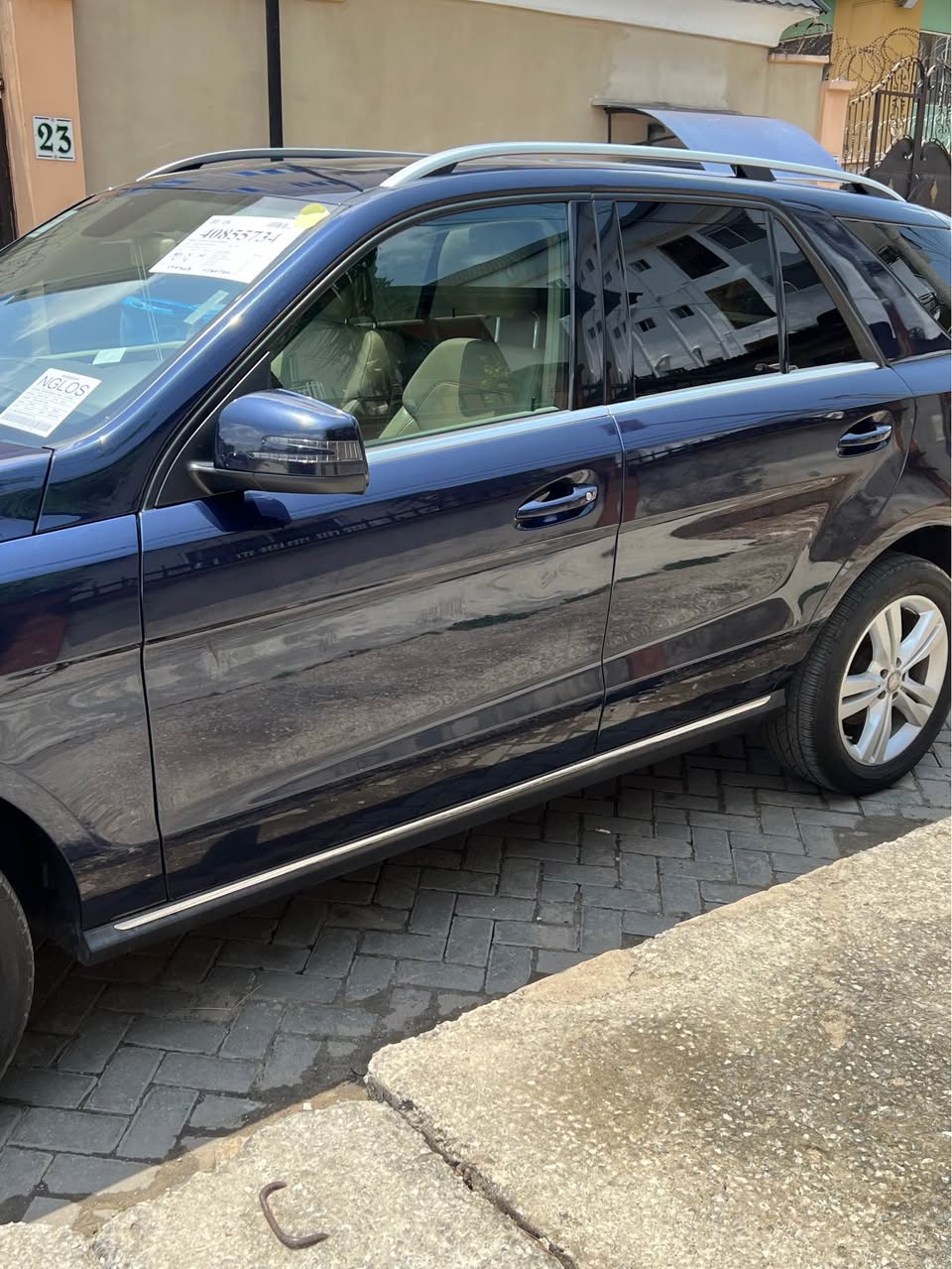 A picture of Foreign use ML350 4MATIC 2014