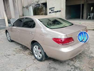 A picture of 2005 Toyota Lexus