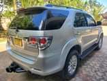 A picture of WhatsApp call 255 762 483 424 2012 3 Toyota Fortuner
