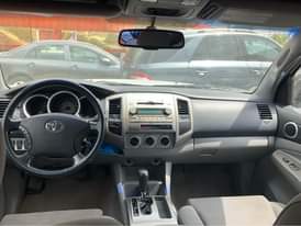 A picture of Toyota Tacoma 2011