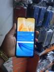 A picture of Infinix smart5 na samsung Galaxy A10s