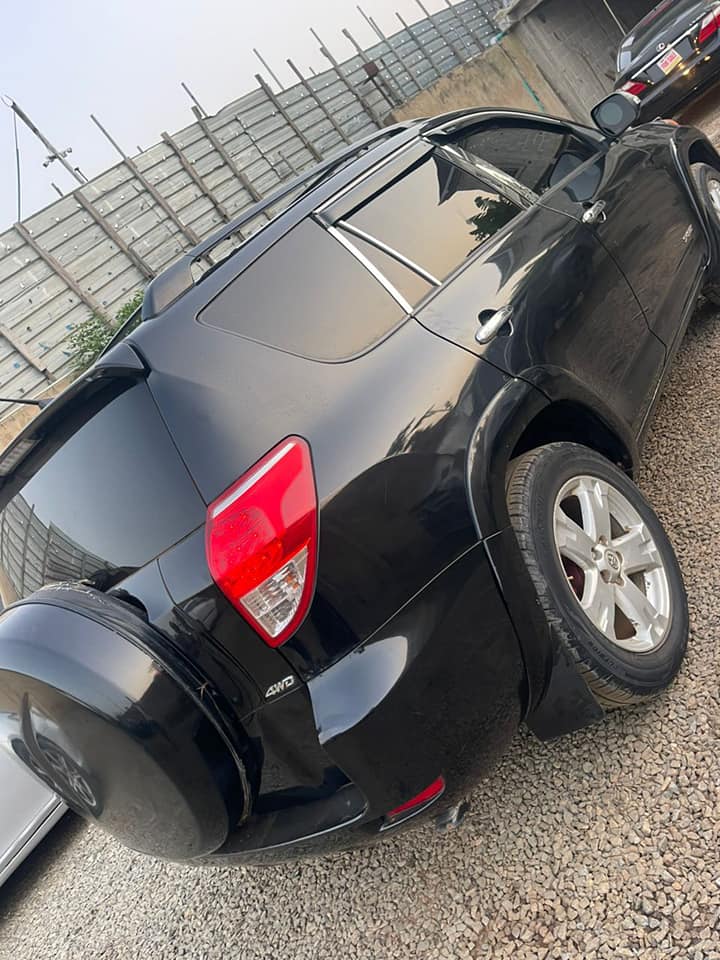 A picture of Toyota rav 4 2008
