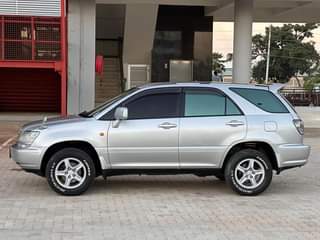 A picture of TOYOTA HARRIER OLD MODEL