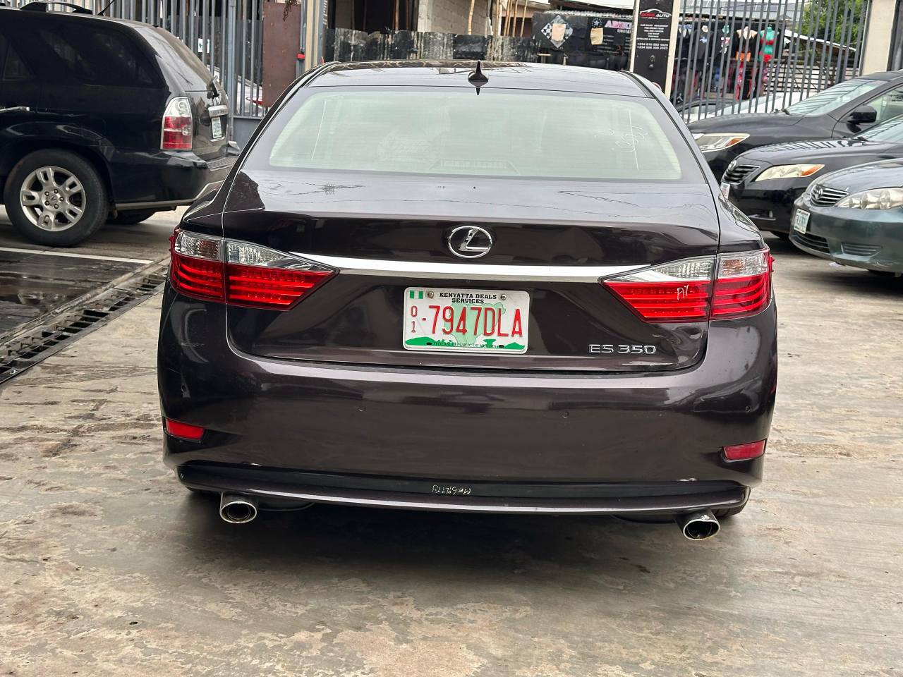 A picture of Lexus Es350 2013 Super clean Tokunbo Accident free minor rear