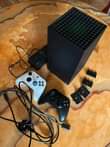 A picture of XBOX SERIES X. 2Controllers 12 games installed