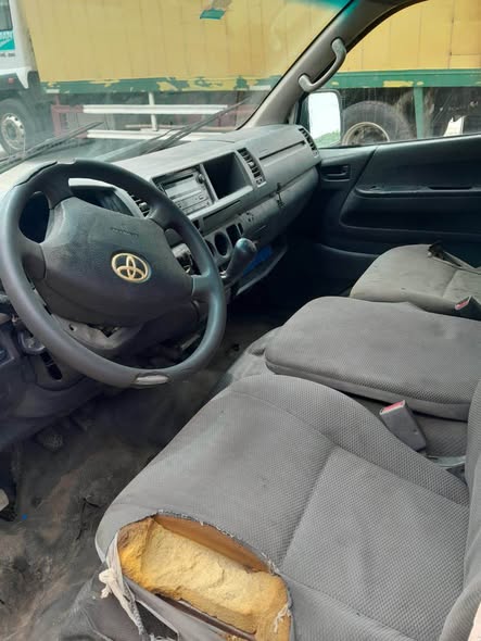 A picture of Dealers deallll 2012 Toyota hiace hummer bus for sale Good