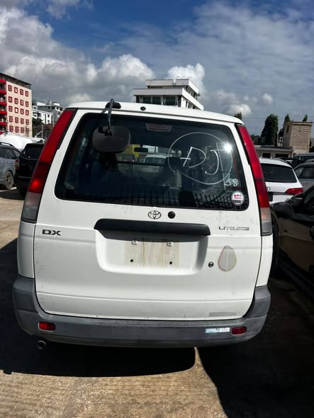 A picture of Toyota Noah Year 2000 Km 81854 Mil 27 5