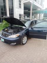 A picture of 2004 Toyota Camry Luxury edition