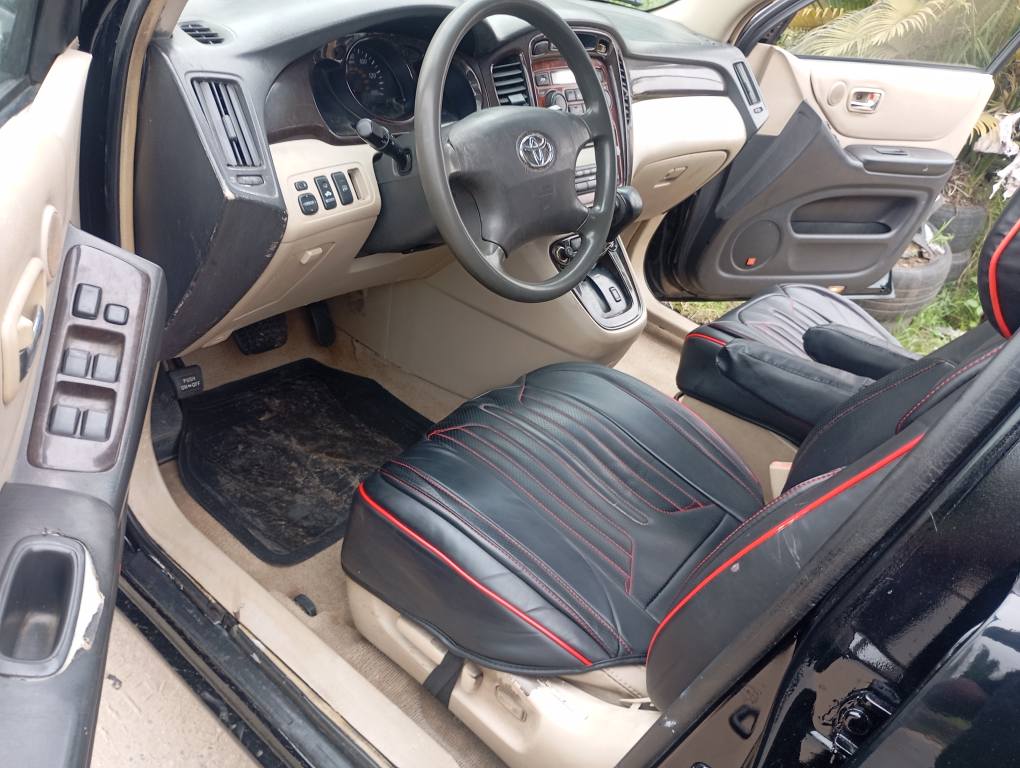 A picture of Toyota highlander 2002