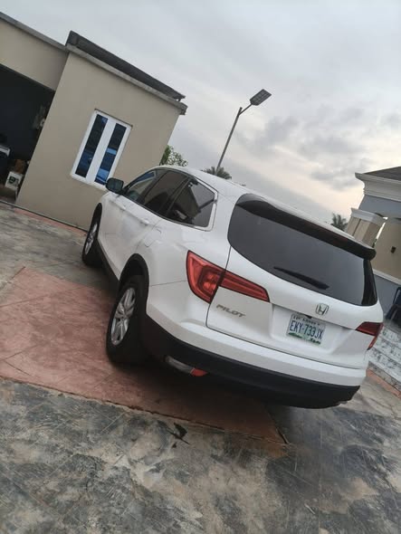 A picture of Honda pilot