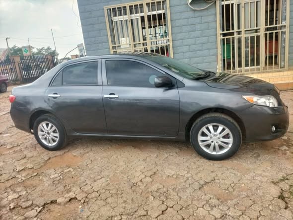 A picture of TOYOTA COROLLA