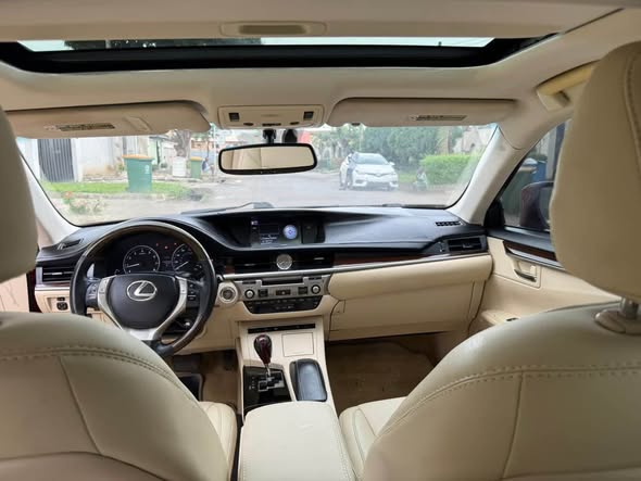 A picture of Tokunbo Lexus Es350 2014