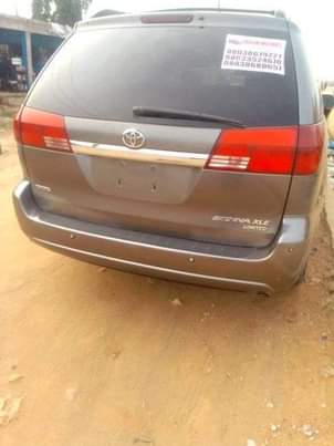 A picture of 2005 Toyota Sienna XLE limited