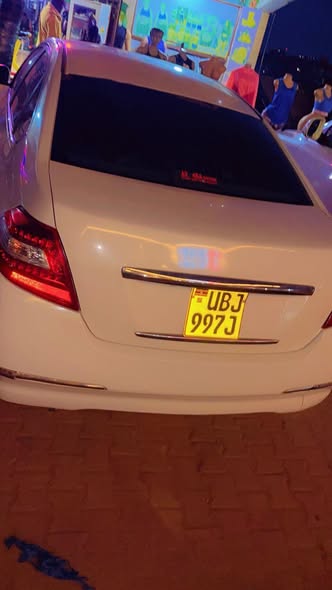 A picture of Nissan teana 12m