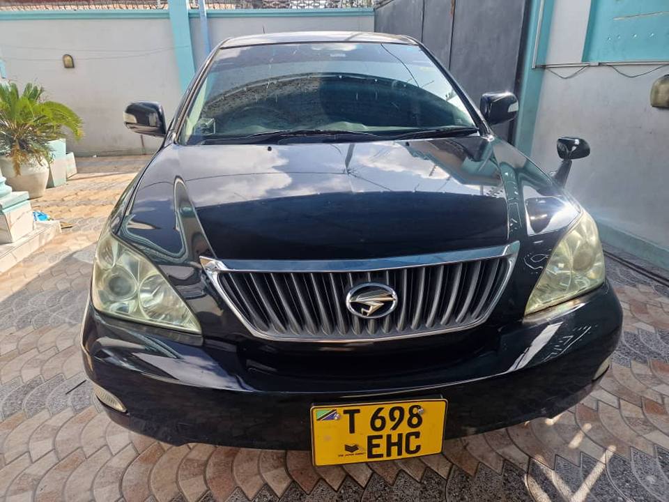 A picture of Toyota harrier Cc 2360 Year 2010 Low km Bei 32