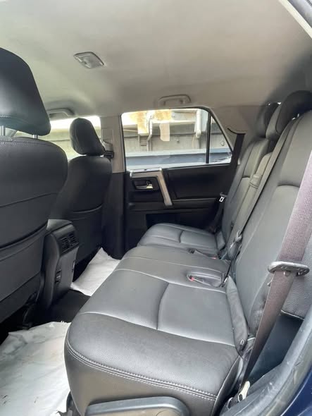 A picture of Toyota 4runner 2015 toks
