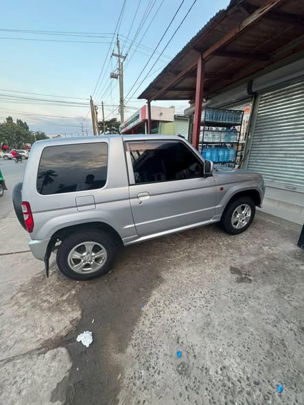A picture of Pajero mini
