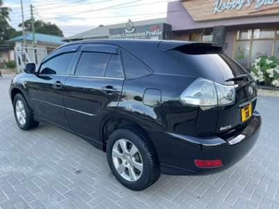 A picture of TOYOTA HARRIER TSH 14 800 000 CALL 0712973480