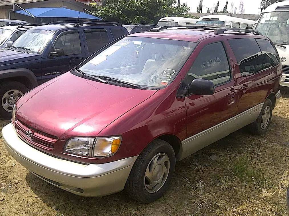 A picture of TOYOTA SIENNA