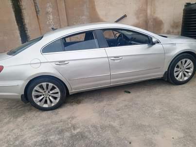 A picture of First body 2010 cc passat