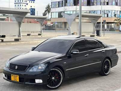 A picture of 0710993363 PIGA WhatsApp PRICE BEI 17M TOYOTA CROWN ATHLETE YEAR