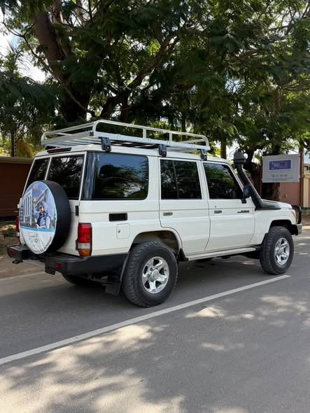 A picture of TOYOTA LAND CRUISE LX 100 8milion