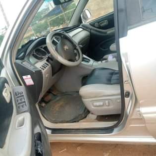 A picture of Toyota Highlander 2006 model with good untoched engine and gear