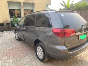 A picture of Neatly flashed on first body 2005 model Toyota Sienna with