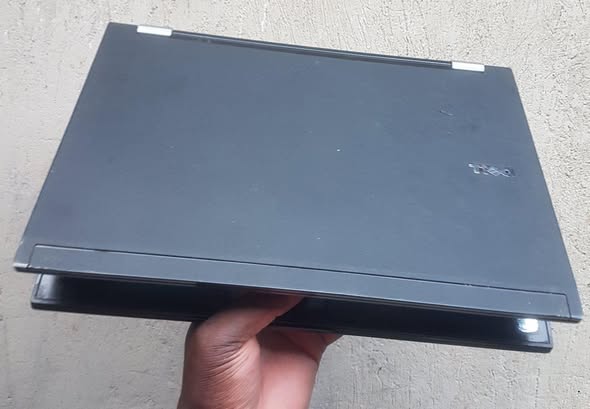 A picture of Dell laptop e6400