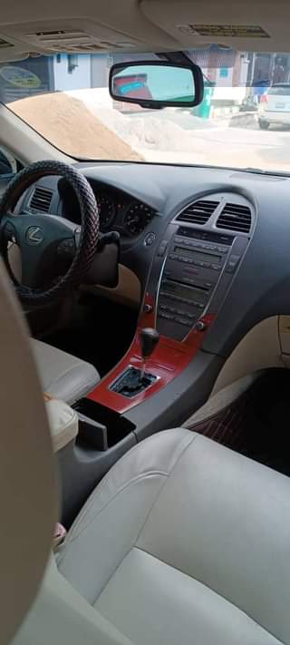 A picture of Es350 08 MODEL FOR SALE BARELY AND FAIRLY DRIVEN EVERYTHING