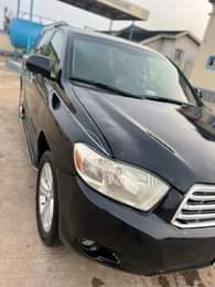 A picture of Distress Super clean Highlander 08 09 Perfect engine and gear
