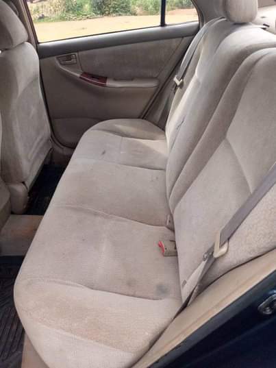 A picture of Toyota Corolla 04
