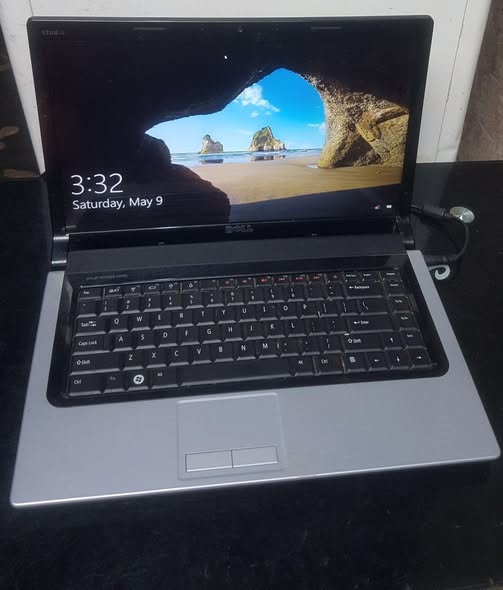 A picture of Dell laptop